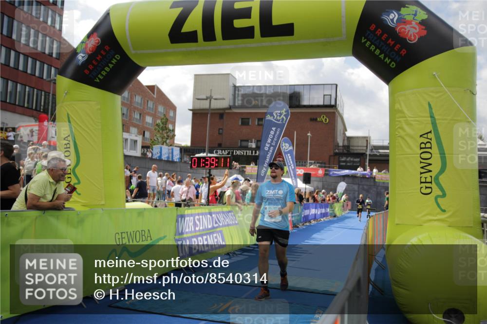10.08.2025 - GEWOBA Citytriathlon Bremen H.Heesch http://msf.ph/oto/8540314 10.08.2025 11:42:48 Ziel 53, 139, 447, 463 meine-sportfotos.de