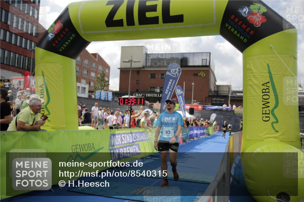10.08.2025 - GEWOBA Citytriathlon Bremen H.Heesch http://msf.ph/oto/8540315 10.08.2025 11:42:48 Ziel 53, 139, 447, 463 meine-sportfotos.de