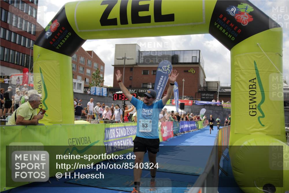 10.08.2025 - GEWOBA Citytriathlon Bremen H.Heesch http://msf.ph/oto/8540324 10.08.2025 11:42:49 Ziel 53, 139, 447, 463 meine-sportfotos.de