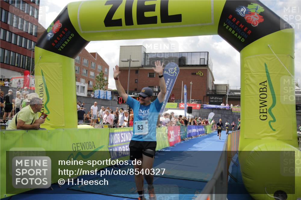 10.08.2025 - GEWOBA Citytriathlon Bremen H.Heesch http://msf.ph/oto/8540327 10.08.2025 11:42:49 Ziel 53, 139, 447, 463 meine-sportfotos.de
