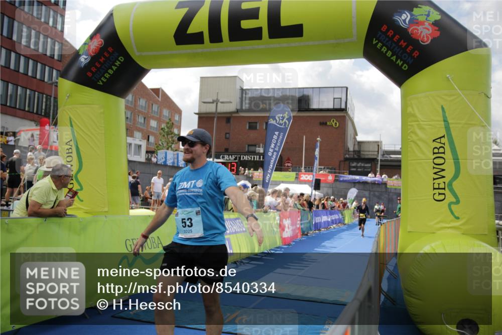 10.08.2025 - GEWOBA Citytriathlon Bremen H.Heesch http://msf.ph/oto/8540334 10.08.2025 11:42:50 Ziel 53, 139, 447, 463 meine-sportfotos.de