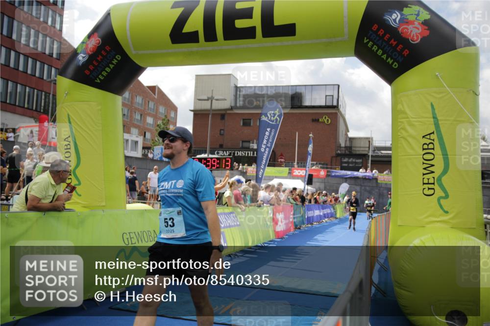10.08.2025 - GEWOBA Citytriathlon Bremen H.Heesch http://msf.ph/oto/8540335 10.08.2025 11:42:50 Ziel 53, 139, 447, 463 meine-sportfotos.de