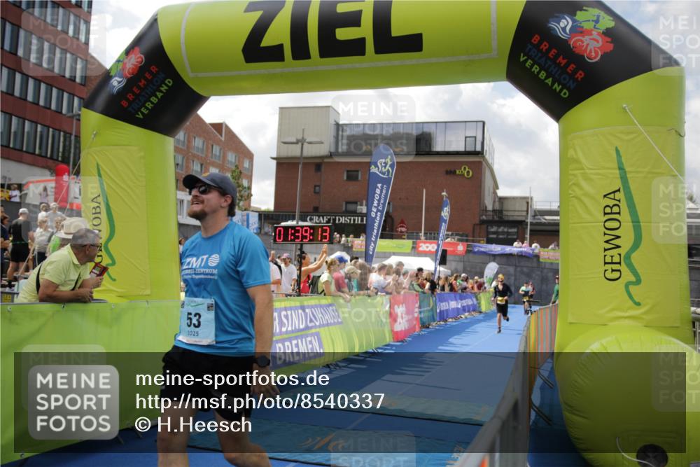 10.08.2025 - GEWOBA Citytriathlon Bremen H.Heesch http://msf.ph/oto/8540337 10.08.2025 11:42:50 Ziel 53, 139, 447, 463 meine-sportfotos.de