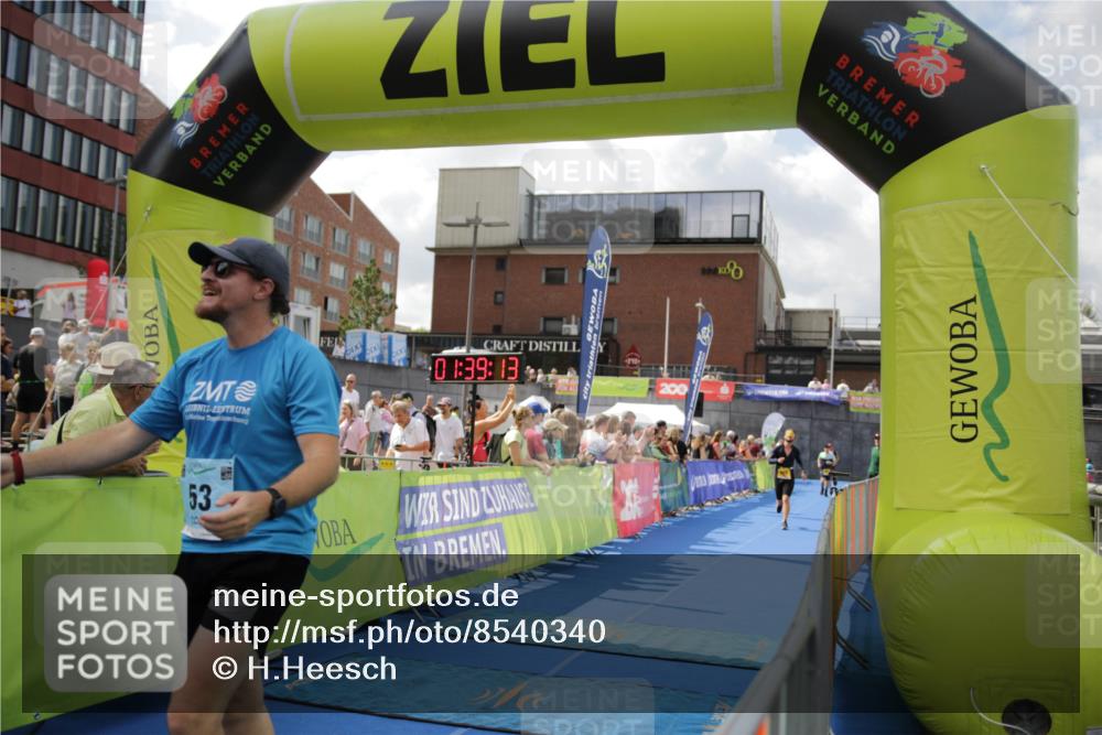10.08.2025 - GEWOBA Citytriathlon Bremen H.Heesch http://msf.ph/oto/8540340 10.08.2025 11:42:50 Ziel 53, 139, 447, 463 meine-sportfotos.de