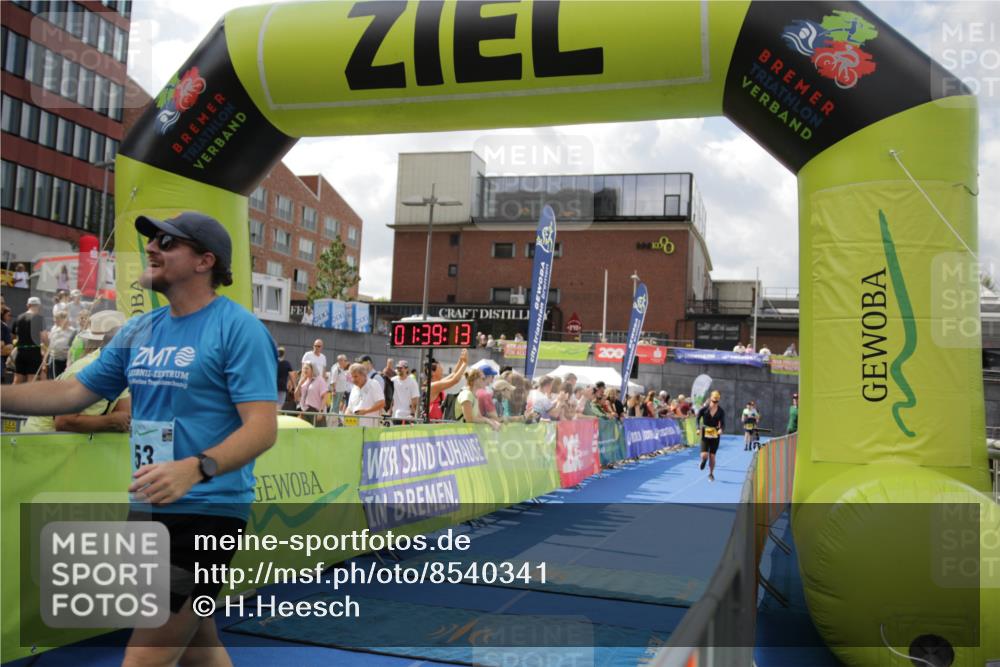 10.08.2025 - GEWOBA Citytriathlon Bremen H.Heesch http://msf.ph/oto/8540341 10.08.2025 11:42:50 Ziel 53, 139, 447, 463 meine-sportfotos.de