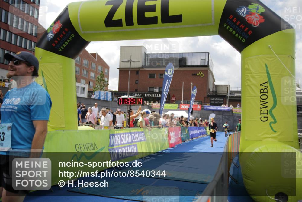 10.08.2025 - GEWOBA Citytriathlon Bremen H.Heesch http://msf.ph/oto/8540344 10.08.2025 11:42:51 Ziel 53, 139, 463 meine-sportfotos.de