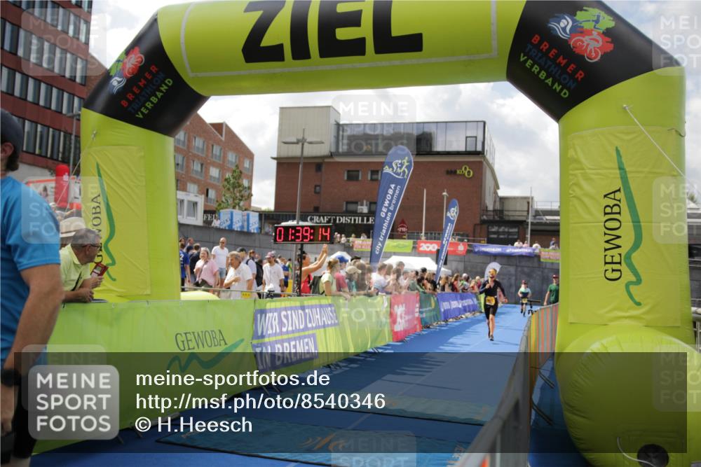 10.08.2025 - GEWOBA Citytriathlon Bremen H.Heesch http://msf.ph/oto/8540346 10.08.2025 11:42:51 Ziel 53, 139, 463 meine-sportfotos.de