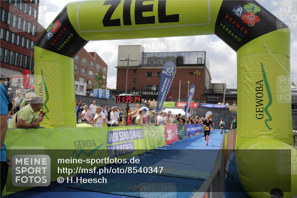 10.08.2025 - GEWOBA Citytriathlon Bremen H.Heesch http://msf.ph/oto/8540347 10.08.2025 11:42:51 Ziel 53, 139, 463 meine-sportfotos.de