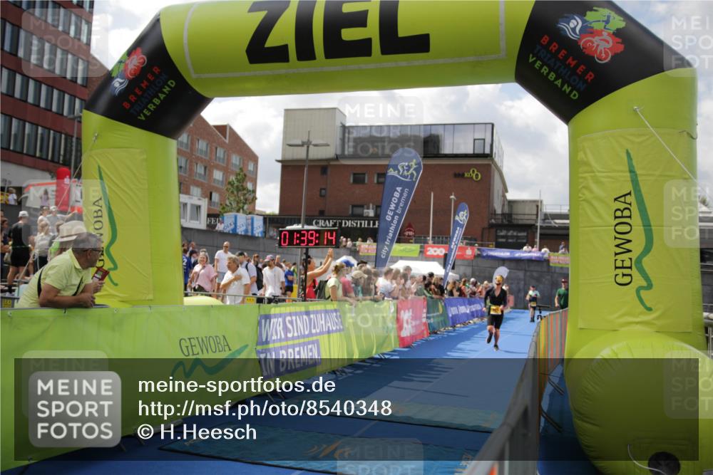 10.08.2025 - GEWOBA Citytriathlon Bremen H.Heesch http://msf.ph/oto/8540348 10.08.2025 11:42:51 Ziel 53, 139, 463 meine-sportfotos.de