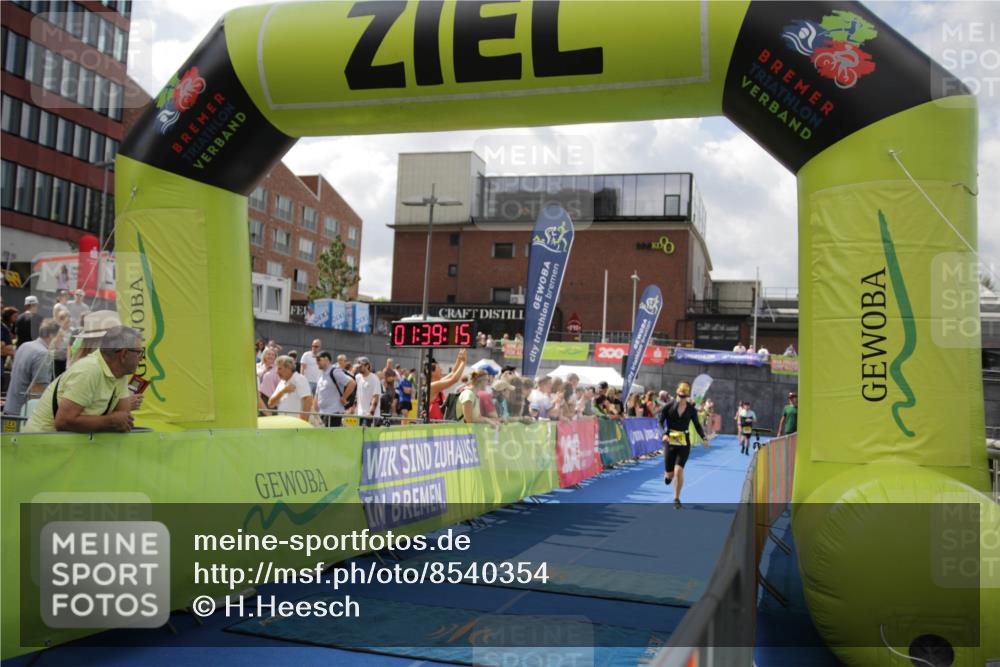 10.08.2025 - GEWOBA Citytriathlon Bremen H.Heesch http://msf.ph/oto/8540354 10.08.2025 11:42:52 Ziel 53, 139, 463 meine-sportfotos.de