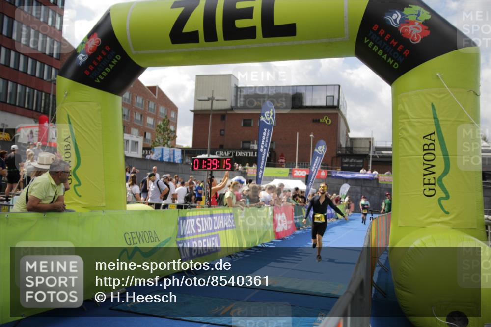 10.08.2025 - GEWOBA Citytriathlon Bremen H.Heesch http://msf.ph/oto/8540361 10.08.2025 11:42:52 Ziel 53, 139, 463 meine-sportfotos.de