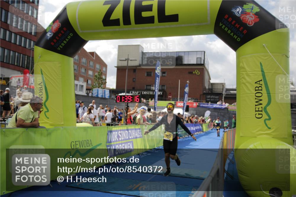 10.08.2025 - GEWOBA Citytriathlon Bremen H.Heesch http://msf.ph/oto/8540372 10.08.2025 11:42:54 Ziel 53, 355, 463 meine-sportfotos.de