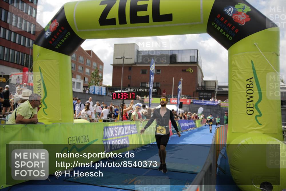 10.08.2025 - GEWOBA Citytriathlon Bremen H.Heesch http://msf.ph/oto/8540373 10.08.2025 11:42:54 Ziel 53, 355, 463 meine-sportfotos.de