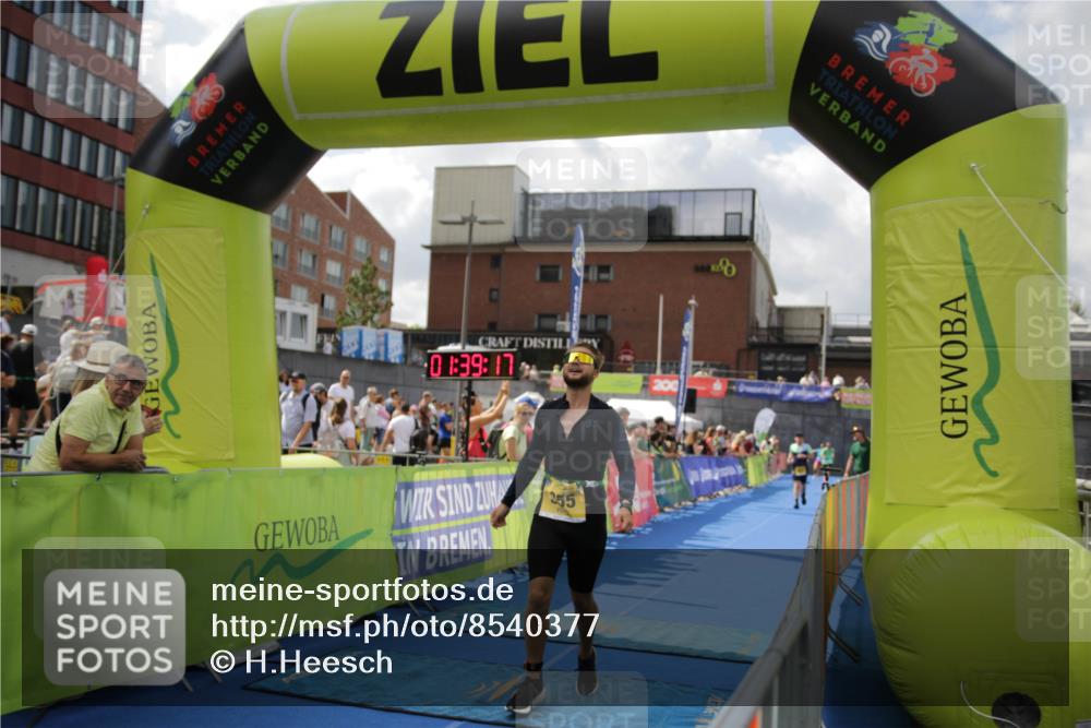 10.08.2025 - GEWOBA Citytriathlon Bremen H.Heesch http://msf.ph/oto/8540377 10.08.2025 11:42:54 Ziel 53, 355, 463 meine-sportfotos.de
