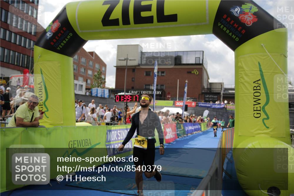 10.08.2025 - GEWOBA Citytriathlon Bremen H.Heesch http://msf.ph/oto/8540379 10.08.2025 11:42:54 Ziel 53, 355, 463 meine-sportfotos.de