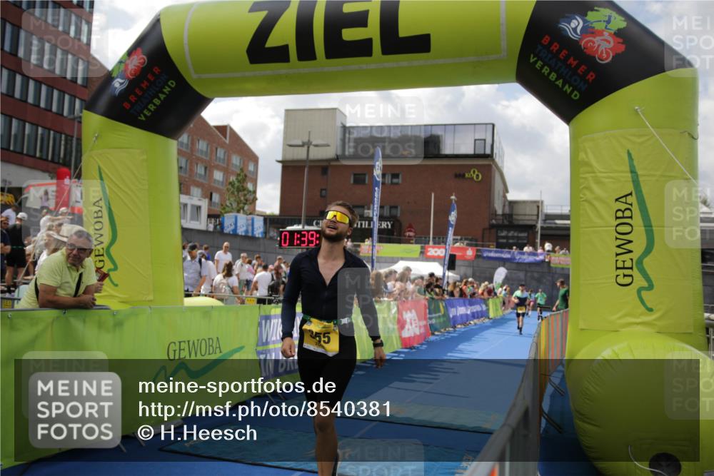 10.08.2025 - GEWOBA Citytriathlon Bremen H.Heesch http://msf.ph/oto/8540381 10.08.2025 11:42:54 Ziel 53, 355, 463 meine-sportfotos.de