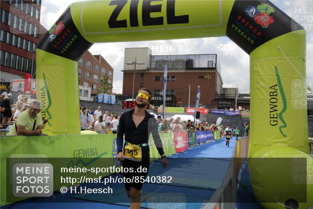 10.08.2025 - GEWOBA Citytriathlon Bremen H.Heesch http://msf.ph/oto/8540382 10.08.2025 11:42:55 Ziel 53, 355, 463 meine-sportfotos.de