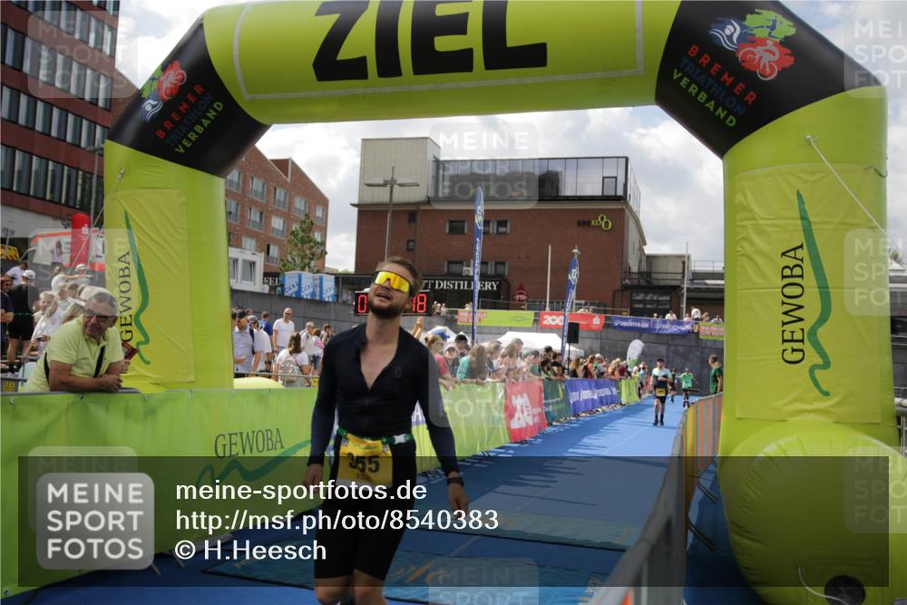 10.08.2025 - GEWOBA Citytriathlon Bremen H.Heesch http://msf.ph/oto/8540383 10.08.2025 11:42:55 Ziel 53, 355, 463 meine-sportfotos.de