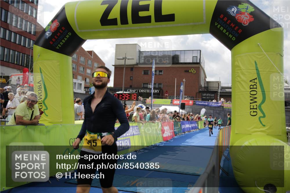 10.08.2025 - GEWOBA Citytriathlon Bremen H.Heesch http://msf.ph/oto/8540385 10.08.2025 11:42:55 Ziel 53, 355, 463 meine-sportfotos.de