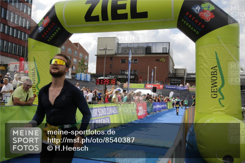 10.08.2025 - GEWOBA Citytriathlon Bremen H.Heesch http://msf.ph/oto/8540387 10.08.2025 11:42:55 Ziel 53, 355, 463 meine-sportfotos.de