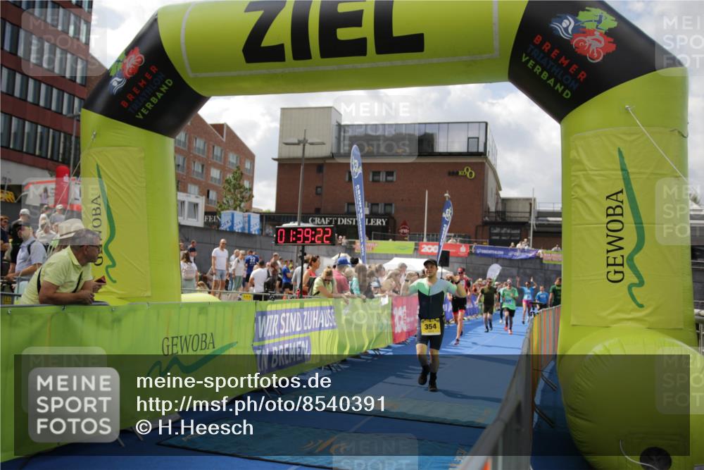 10.08.2025 - GEWOBA Citytriathlon Bremen H.Heesch http://msf.ph/oto/8540391 10.08.2025 11:43:00 Ziel 355 meine-sportfotos.de