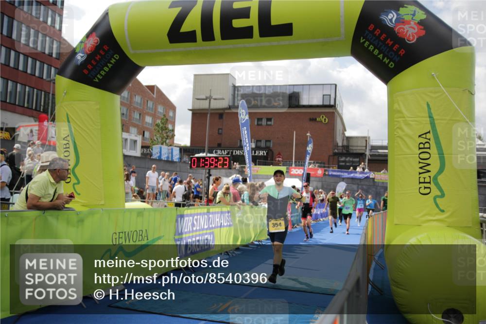 10.08.2025 - GEWOBA Citytriathlon Bremen H.Heesch http://msf.ph/oto/8540396 10.08.2025 11:43:00 Ziel 355 meine-sportfotos.de
