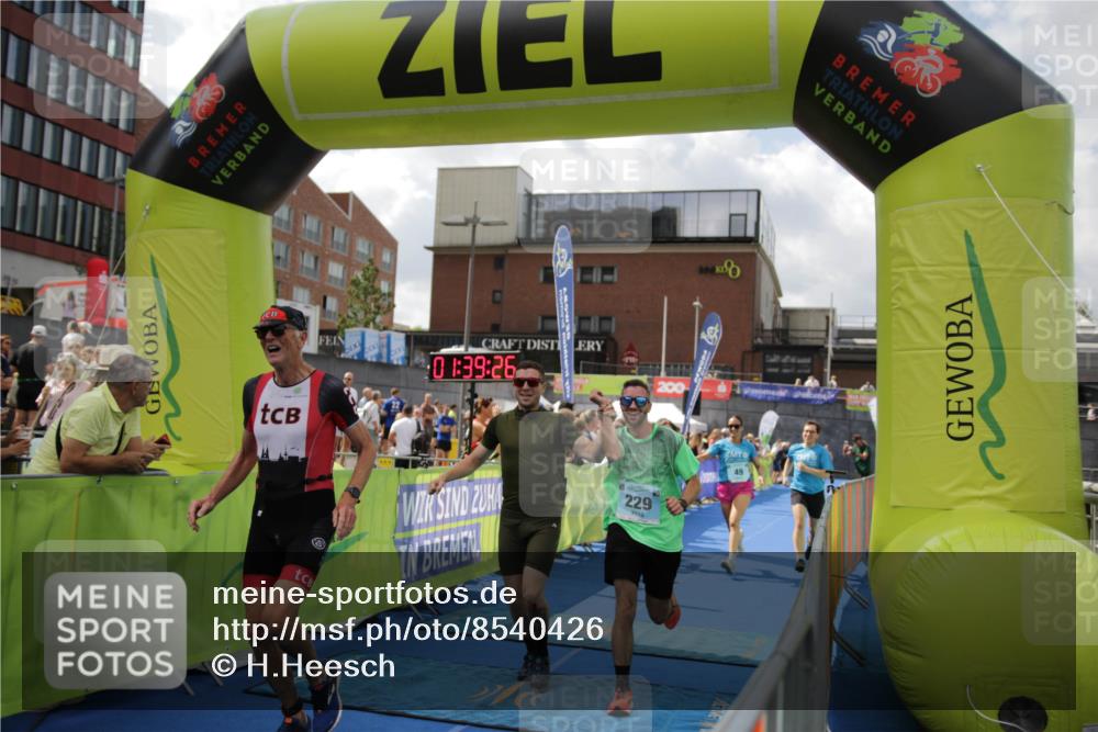 10.08.2025 - GEWOBA Citytriathlon Bremen H.Heesch http://msf.ph/oto/8540426 10.08.2025 11:43:03 Ziel 49, 354, 355, 506 meine-sportfotos.de
