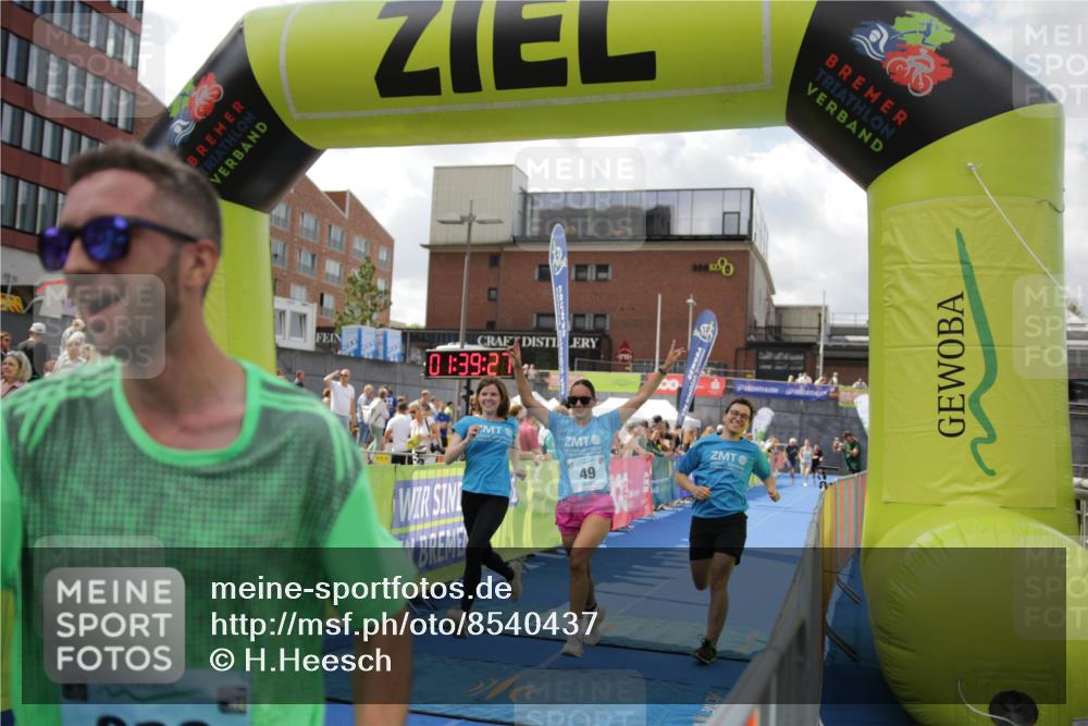 10.08.2025 - GEWOBA Citytriathlon Bremen H.Heesch http://msf.ph/oto/8540437 10.08.2025 11:43:04 Ziel 49, 354, 355, 506 meine-sportfotos.de