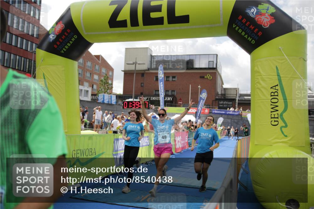 10.08.2025 - GEWOBA Citytriathlon Bremen H.Heesch http://msf.ph/oto/8540438 10.08.2025 11:43:04 Ziel 49, 354, 355, 506 meine-sportfotos.de