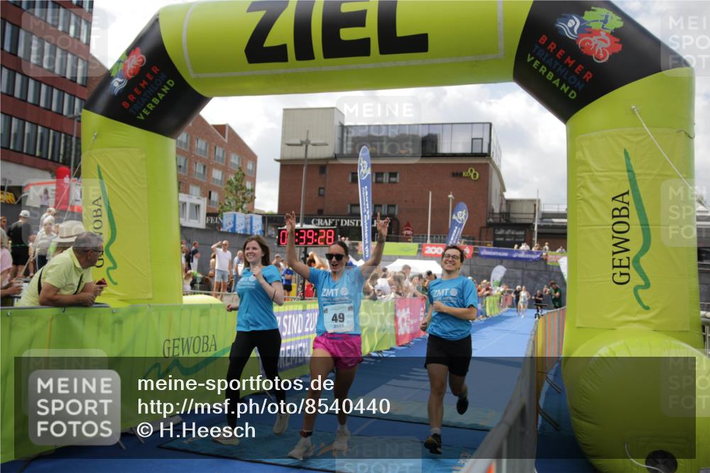 10.08.2025 - GEWOBA Citytriathlon Bremen H.Heesch http://msf.ph/oto/8540440 10.08.2025 11:43:05 Ziel 49, 229, 354, 355, 506 meine-sportfotos.de