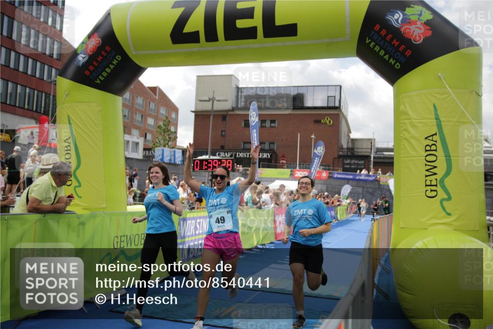 10.08.2025 - GEWOBA Citytriathlon Bremen H.Heesch http://msf.ph/oto/8540441 10.08.2025 11:43:05 Ziel 49, 229, 354, 355, 506 meine-sportfotos.de