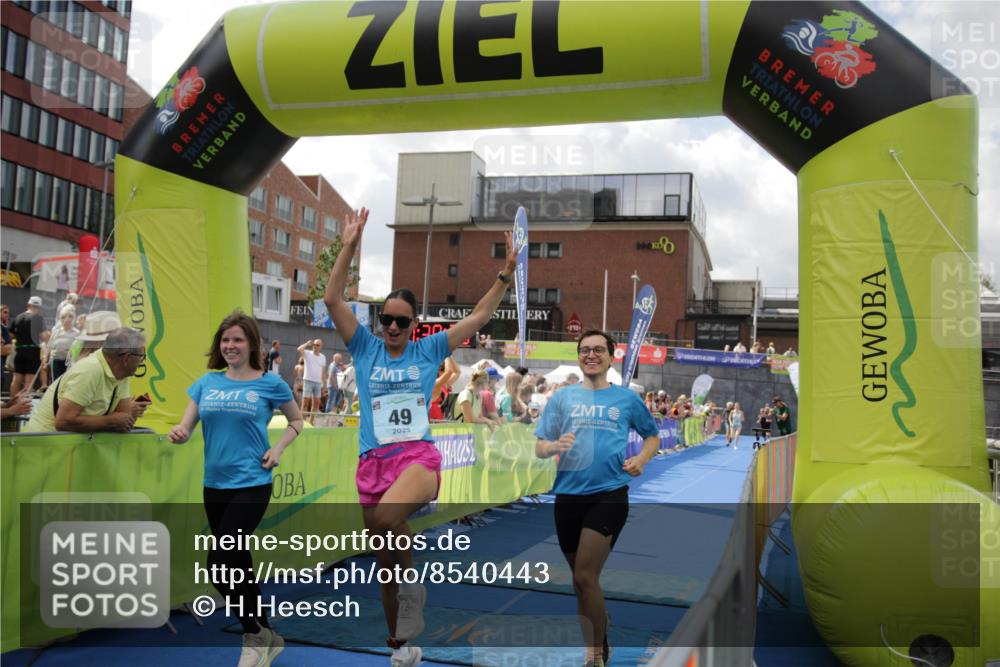 10.08.2025 - GEWOBA Citytriathlon Bremen H.Heesch http://msf.ph/oto/8540443 10.08.2025 11:43:05 Ziel 49, 229, 354, 355, 506 meine-sportfotos.de