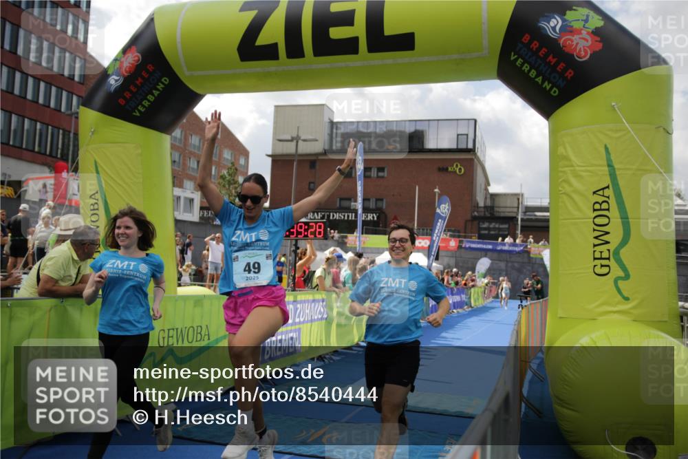 10.08.2025 - GEWOBA Citytriathlon Bremen H.Heesch http://msf.ph/oto/8540444 10.08.2025 11:43:05 Ziel 49, 229, 354, 355, 506 meine-sportfotos.de