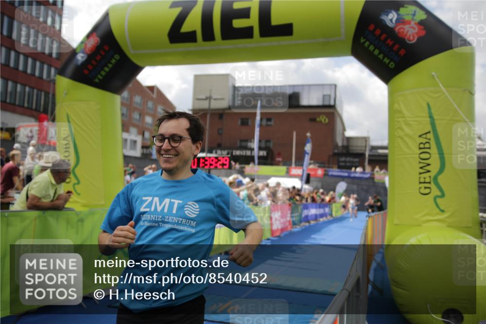 10.08.2025 - GEWOBA Citytriathlon Bremen H.Heesch http://msf.ph/oto/8540452 10.08.2025 11:43:06 Ziel 49, 229, 354, 355, 506 meine-sportfotos.de