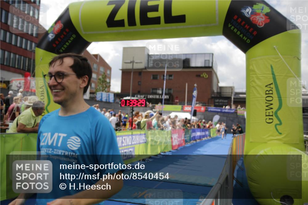 10.08.2025 - GEWOBA Citytriathlon Bremen H.Heesch http://msf.ph/oto/8540454 10.08.2025 11:43:06 Ziel 49, 229, 354, 355, 506 meine-sportfotos.de