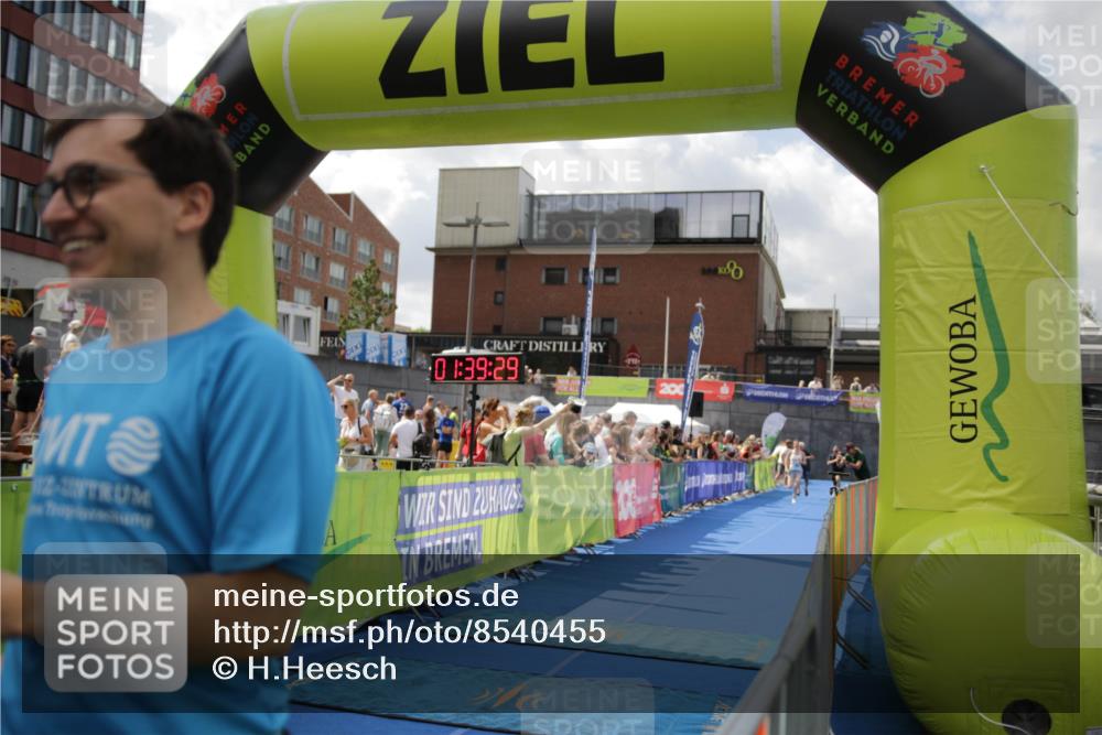 10.08.2025 - GEWOBA Citytriathlon Bremen H.Heesch http://msf.ph/oto/8540455 10.08.2025 11:43:06 Ziel 49, 229, 354, 355, 506 meine-sportfotos.de