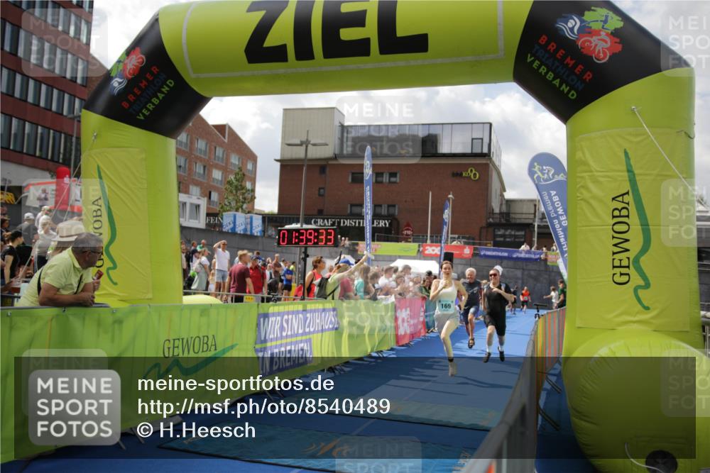 10.08.2025 - GEWOBA Citytriathlon Bremen H.Heesch http://msf.ph/oto/8540489 10.08.2025 11:43:10 Ziel 49, 169, 229, 354, 506 meine-sportfotos.de
