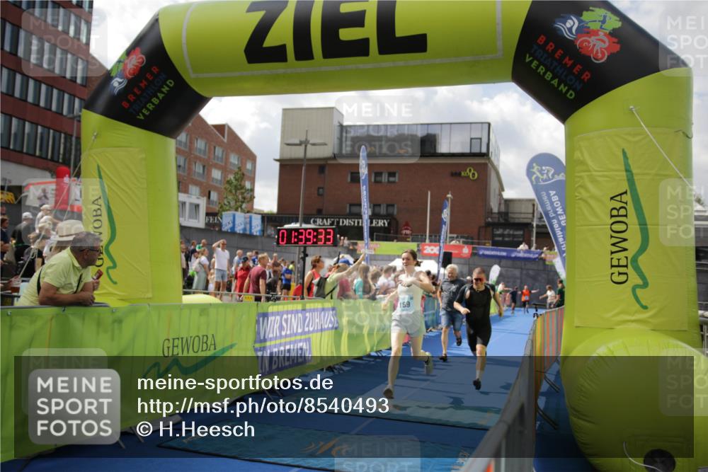 10.08.2025 - GEWOBA Citytriathlon Bremen H.Heesch http://msf.ph/oto/8540493 10.08.2025 11:43:10 Ziel 49, 169, 229, 354, 506 meine-sportfotos.de