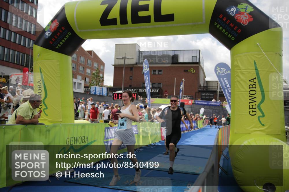 10.08.2025 - GEWOBA Citytriathlon Bremen H.Heesch http://msf.ph/oto/8540499 10.08.2025 11:43:11 Ziel 49, 169, 229, 354, 506 meine-sportfotos.de