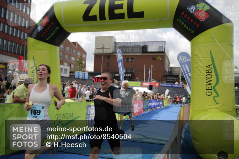 10.08.2025 - GEWOBA Citytriathlon Bremen H.Heesch http://msf.ph/oto/8540504 10.08.2025 11:43:11 Ziel 49, 169, 229, 354, 506 meine-sportfotos.de