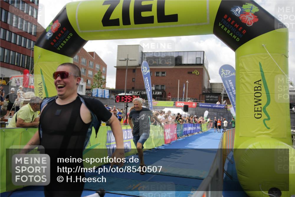 10.08.2025 - GEWOBA Citytriathlon Bremen H.Heesch http://msf.ph/oto/8540507 10.08.2025 11:43:11 Ziel 49, 169, 229, 354, 506 meine-sportfotos.de