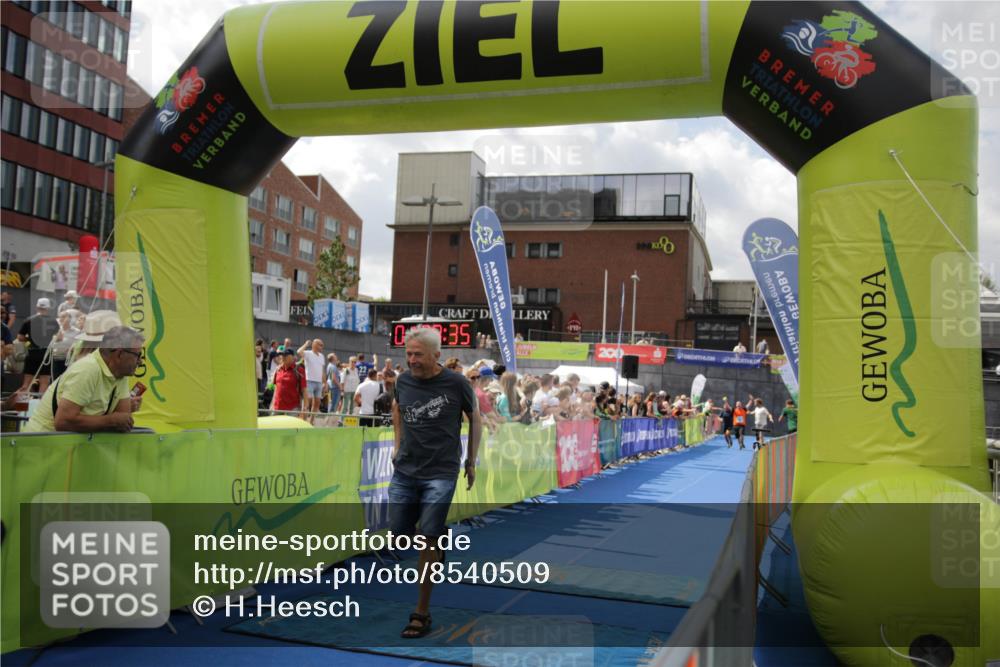 10.08.2025 - GEWOBA Citytriathlon Bremen H.Heesch http://msf.ph/oto/8540509 10.08.2025 11:43:12 Ziel 49, 169, 229, 354, 506 meine-sportfotos.de