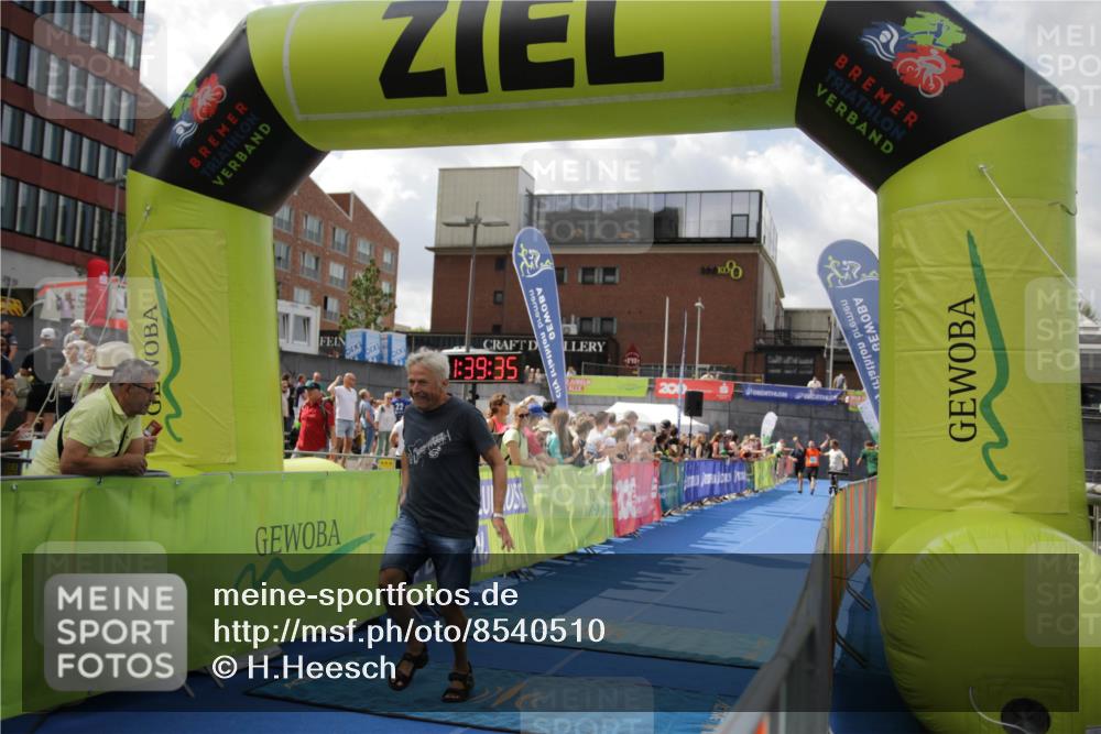 10.08.2025 - GEWOBA Citytriathlon Bremen H.Heesch http://msf.ph/oto/8540510 10.08.2025 11:43:12 Ziel 49, 169, 229, 354, 506 meine-sportfotos.de