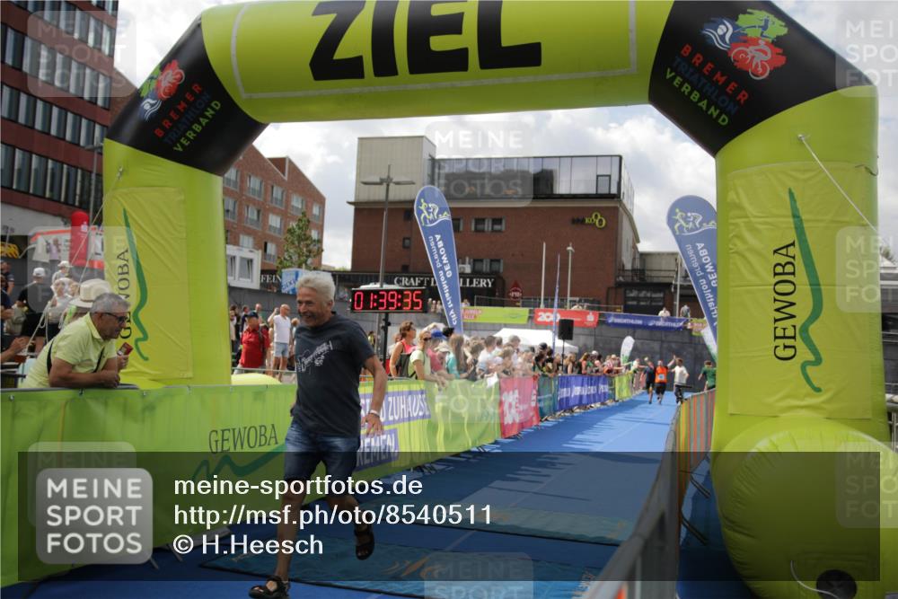 10.08.2025 - GEWOBA Citytriathlon Bremen H.Heesch http://msf.ph/oto/8540511 10.08.2025 11:43:12 Ziel 49, 169, 229, 354, 506 meine-sportfotos.de