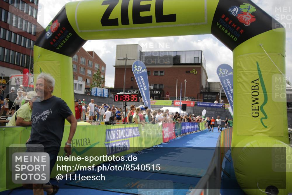 10.08.2025 - GEWOBA Citytriathlon Bremen H.Heesch http://msf.ph/oto/8540515 10.08.2025 11:43:12 Ziel 49, 169, 229, 354, 506 meine-sportfotos.de