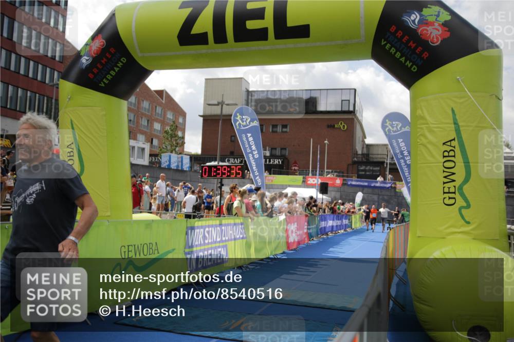 10.08.2025 - GEWOBA Citytriathlon Bremen H.Heesch http://msf.ph/oto/8540516 10.08.2025 11:43:12 Ziel 49, 169, 229, 354, 506 meine-sportfotos.de