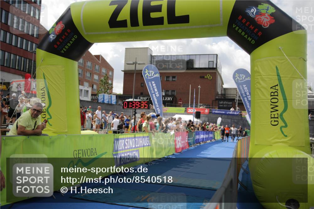 10.08.2025 - GEWOBA Citytriathlon Bremen H.Heesch http://msf.ph/oto/8540518 10.08.2025 11:43:12 Ziel 49, 169, 229, 354, 506 meine-sportfotos.de