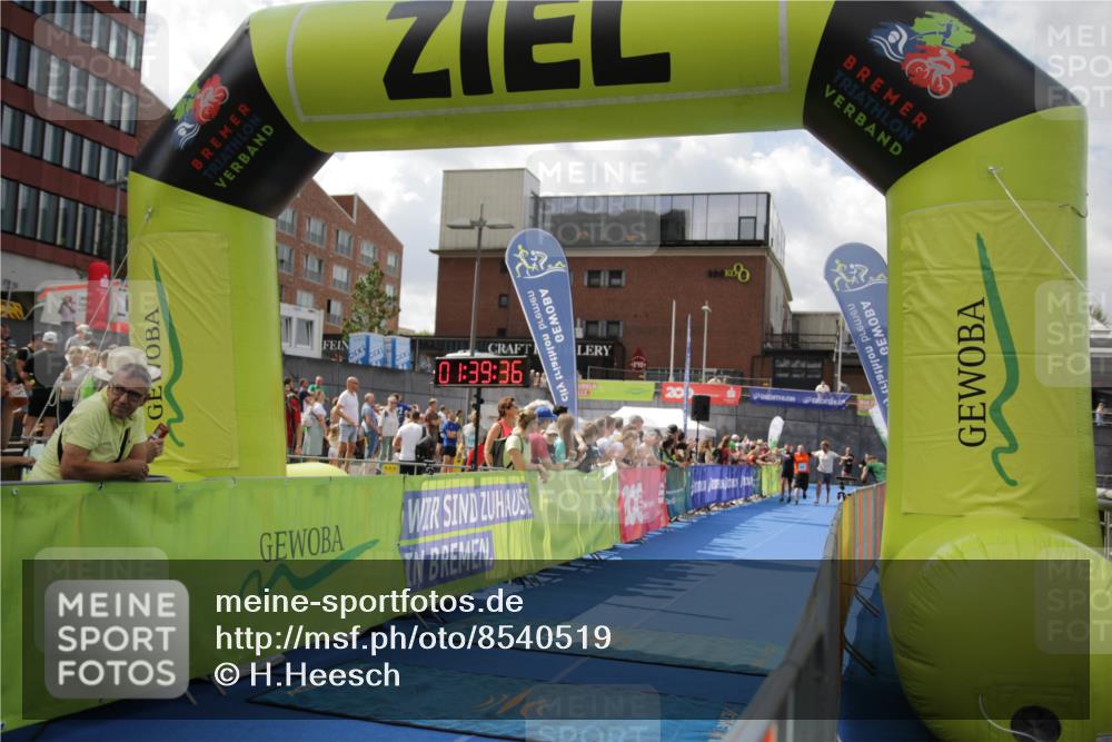 10.08.2025 - GEWOBA Citytriathlon Bremen H.Heesch http://msf.ph/oto/8540519 10.08.2025 11:43:13 Ziel 49, 169, 229, 354, 506 meine-sportfotos.de