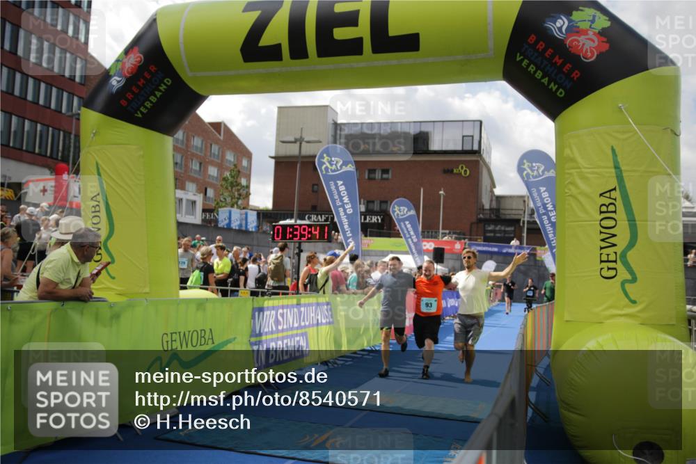 10.08.2025 - GEWOBA Citytriathlon Bremen H.Heesch http://msf.ph/oto/8540571 10.08.2025 11:43:18 Ziel 93, 169, 229 meine-sportfotos.de