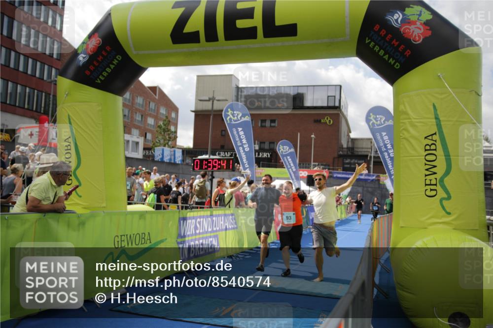 10.08.2025 - GEWOBA Citytriathlon Bremen H.Heesch http://msf.ph/oto/8540574 10.08.2025 11:43:18 Ziel 93, 169, 229 meine-sportfotos.de